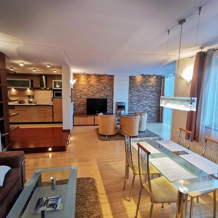 Uroczy Apartament Przy Deptaku Z Parkingiem. 폴라니카-즈루이 외부 사진