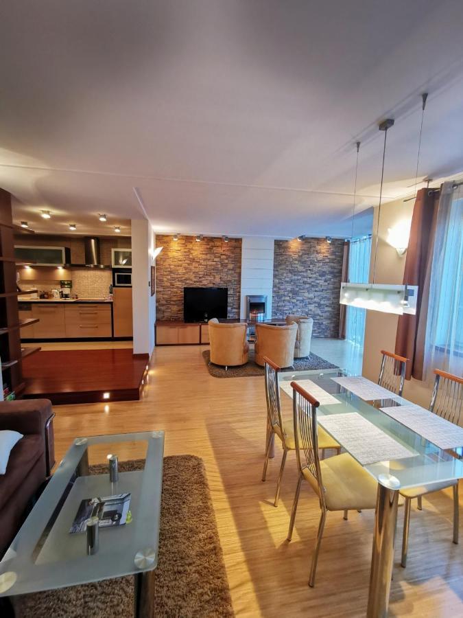 Uroczy Apartament Przy Deptaku Z Parkingiem. 폴라니카-즈루이 외부 사진