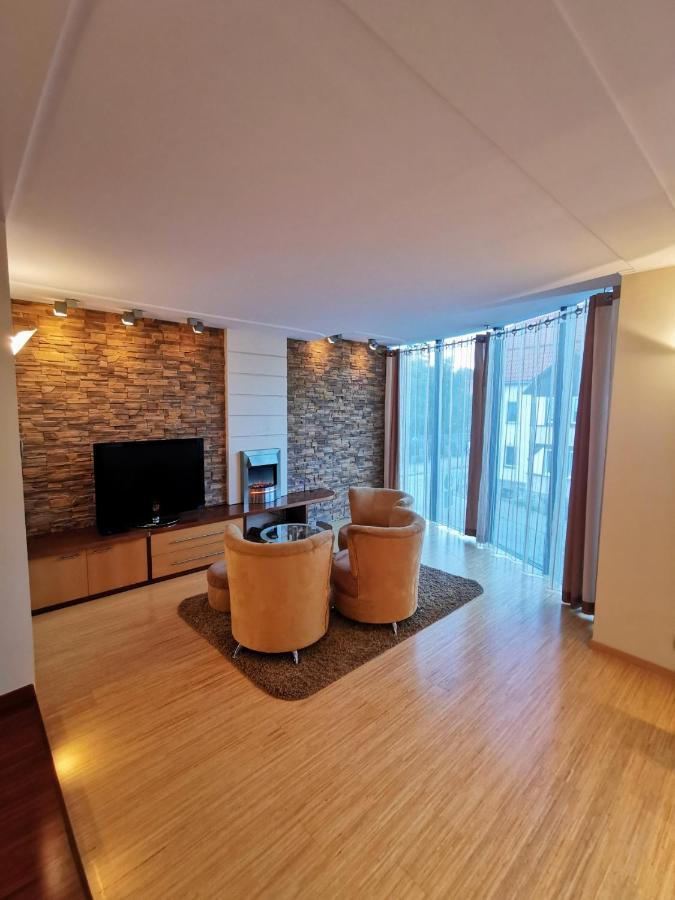 Uroczy Apartament Przy Deptaku Z Parkingiem. 폴라니카-즈루이 외부 사진