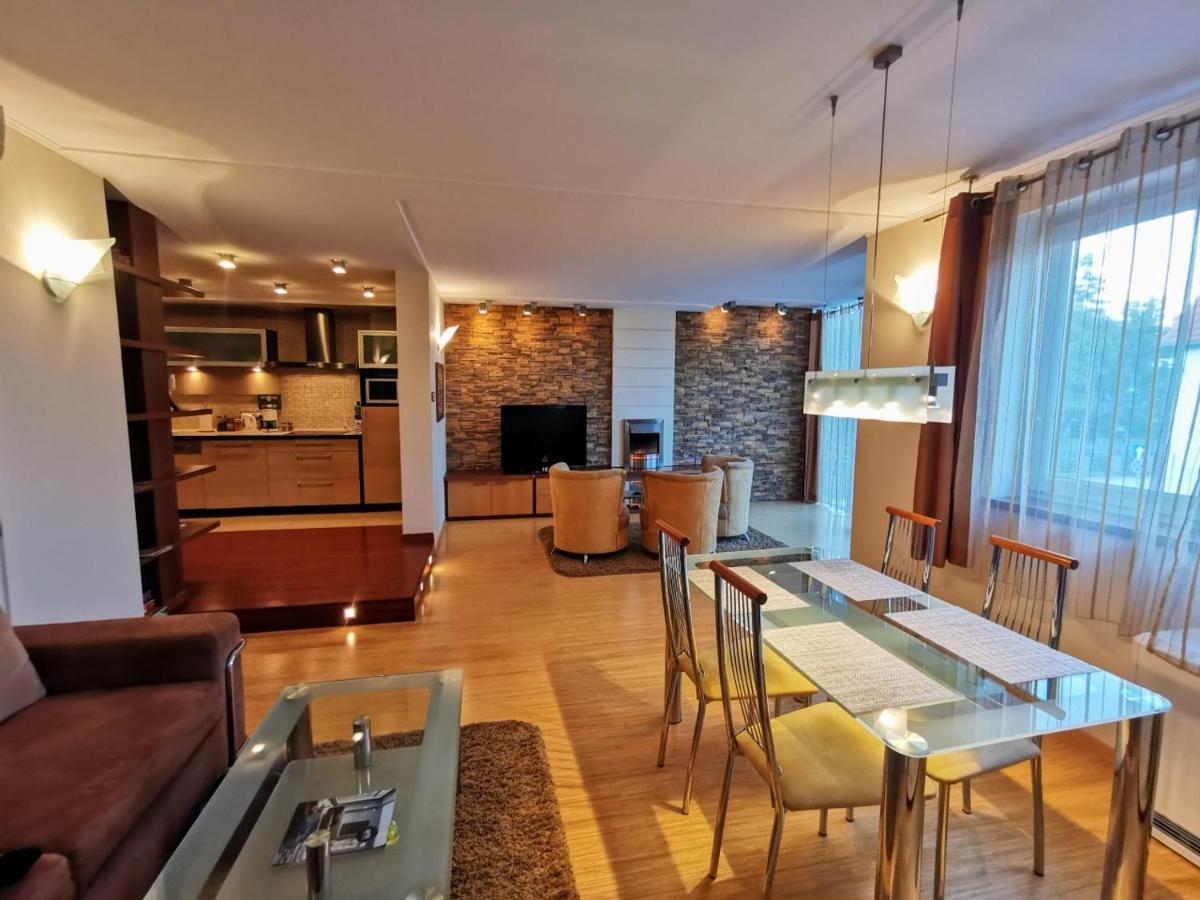 Uroczy Apartament Przy Deptaku Z Parkingiem. 폴라니카-즈루이 외부 사진