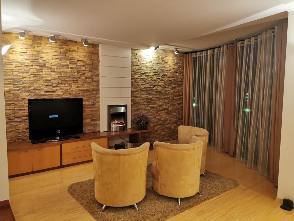 Uroczy Apartament Przy Deptaku Z Parkingiem. 폴라니카-즈루이 외부 사진