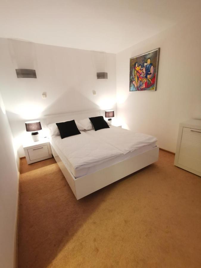 Uroczy Apartament Przy Deptaku Z Parkingiem. 폴라니카-즈루이 외부 사진
