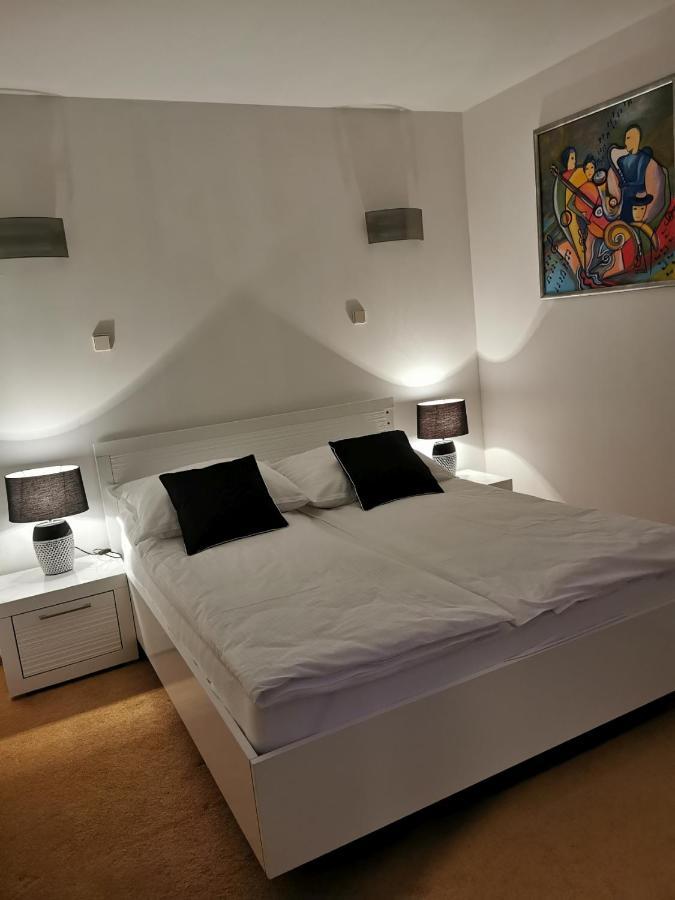 Uroczy Apartament Przy Deptaku Z Parkingiem. 폴라니카-즈루이 외부 사진
